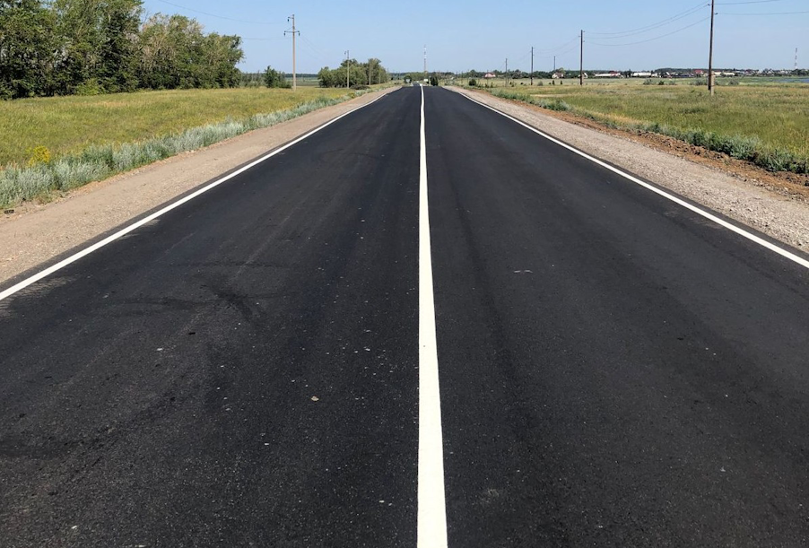 В Омской области отремонтировали обход рабочего поселка Полтавка