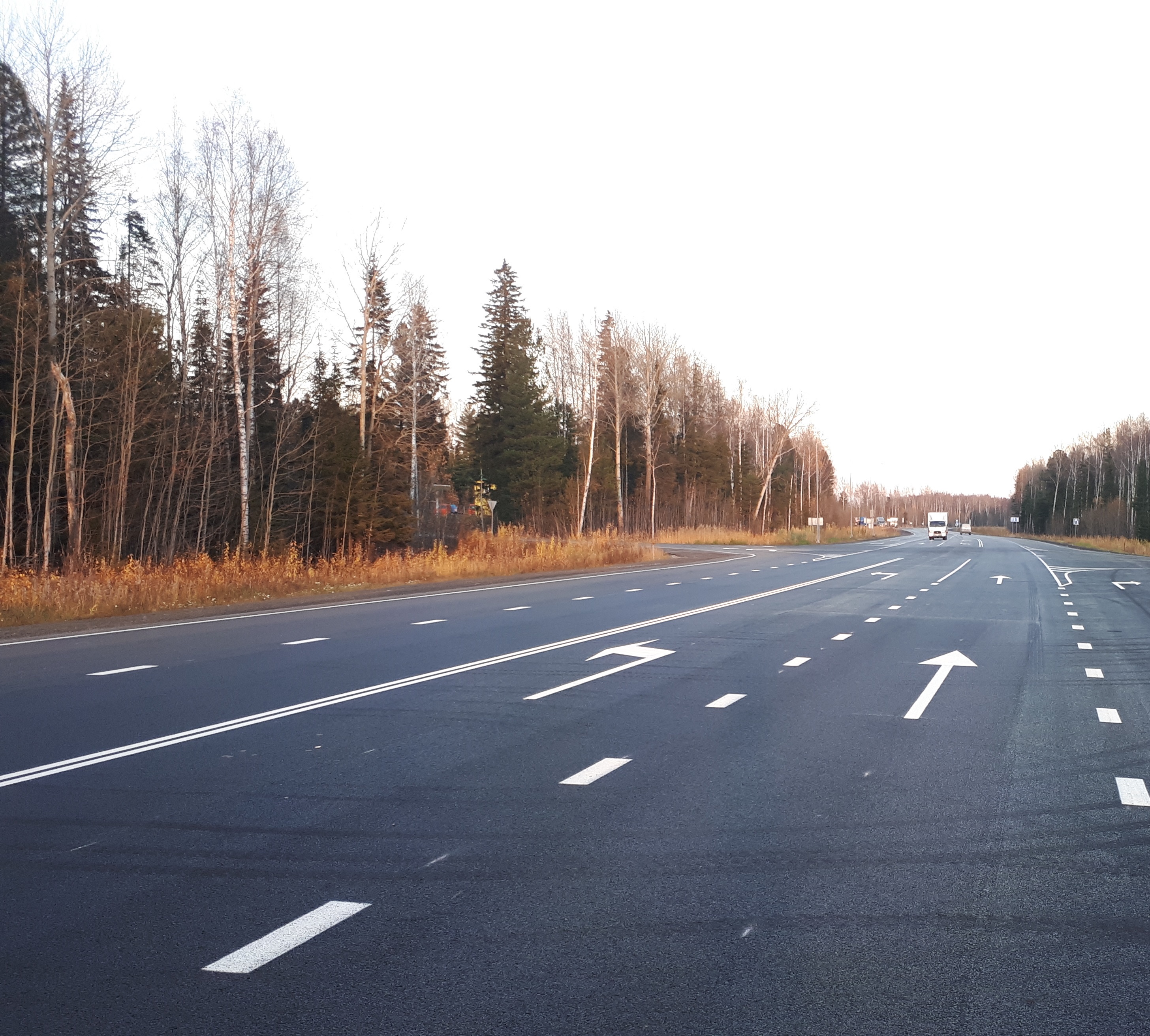 Автодорога. Село ермаковское красноярского края. Автодороги тула. Кладут асфальт. Деревья вдоль трассы.